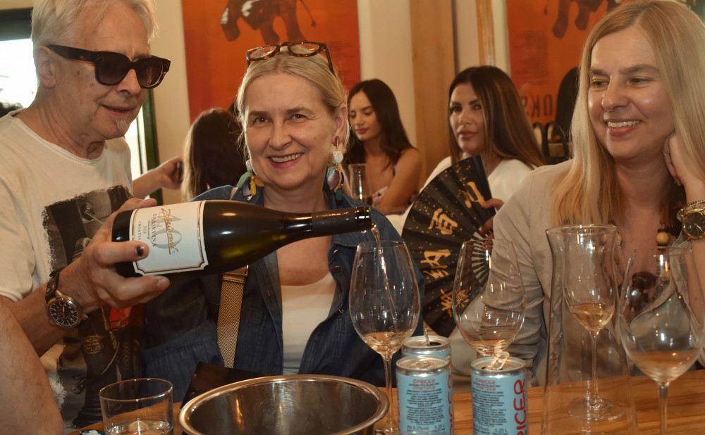 ZDJELAREVIĆ ekipa 40 godina Karijola  (42)