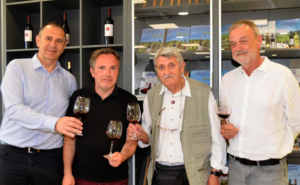 Martin Matić iz Vrutka, sommelier Krešimir Kožić i novinari Željko Suhadolnik i Ivo Kozarčanin