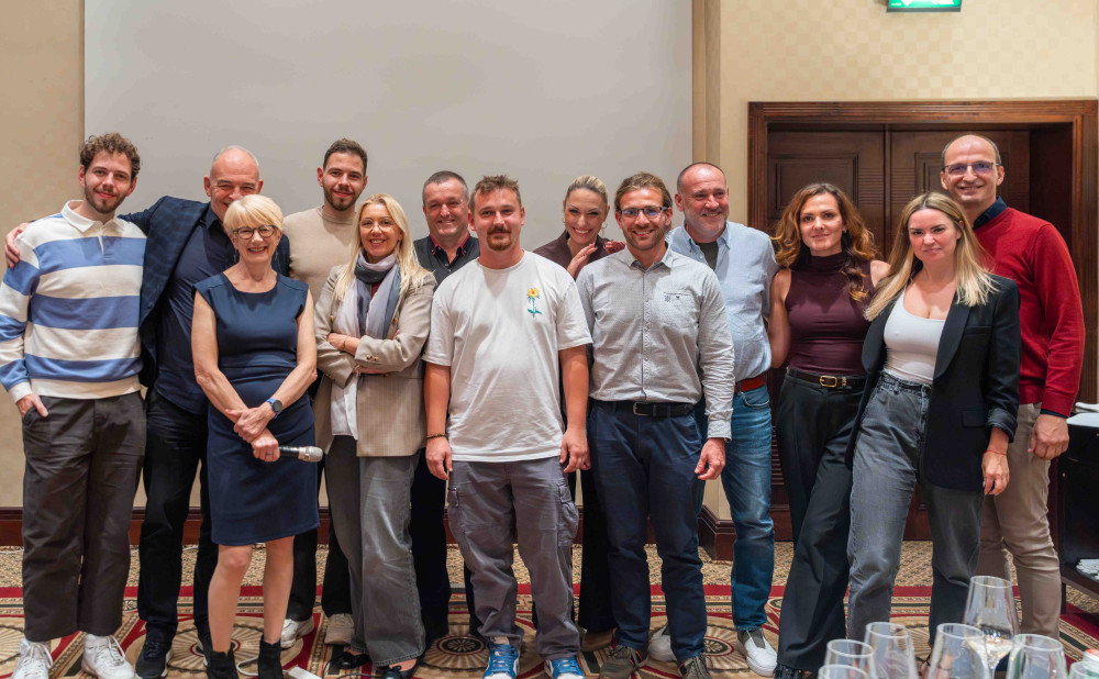 Zuti-rumeni-plavec-vinari-izlagaci