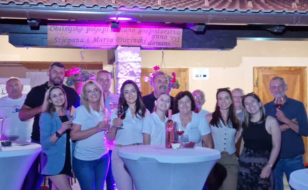 Maline i vino Đurinski ekipa