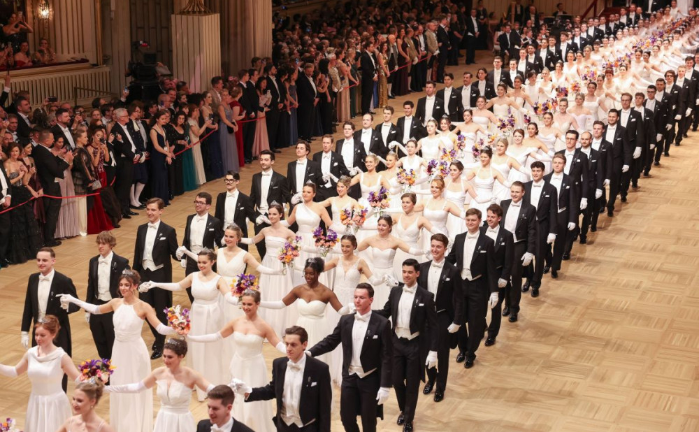 1 Povorka Wiener_Staatsoper_2025_5401_EROEFFNUNGSKOMITEE_c_KatharinaSchiffl