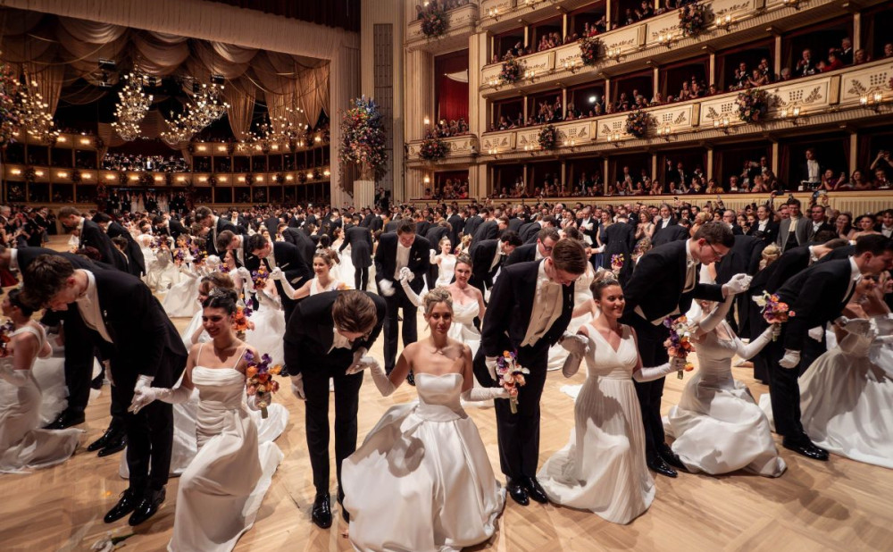 4. Plesači Wiener_Opernball_001_EROEFFNUNGSKOMMITEE__c__Wiener_Staatsoper_Ashley_Taylor