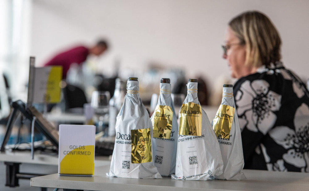 Decanter glavna London-Food-and-Drink-Photography-Decanter-Wine-Awards-2025-Nic-Crilly-Hargrave-8-1220x813