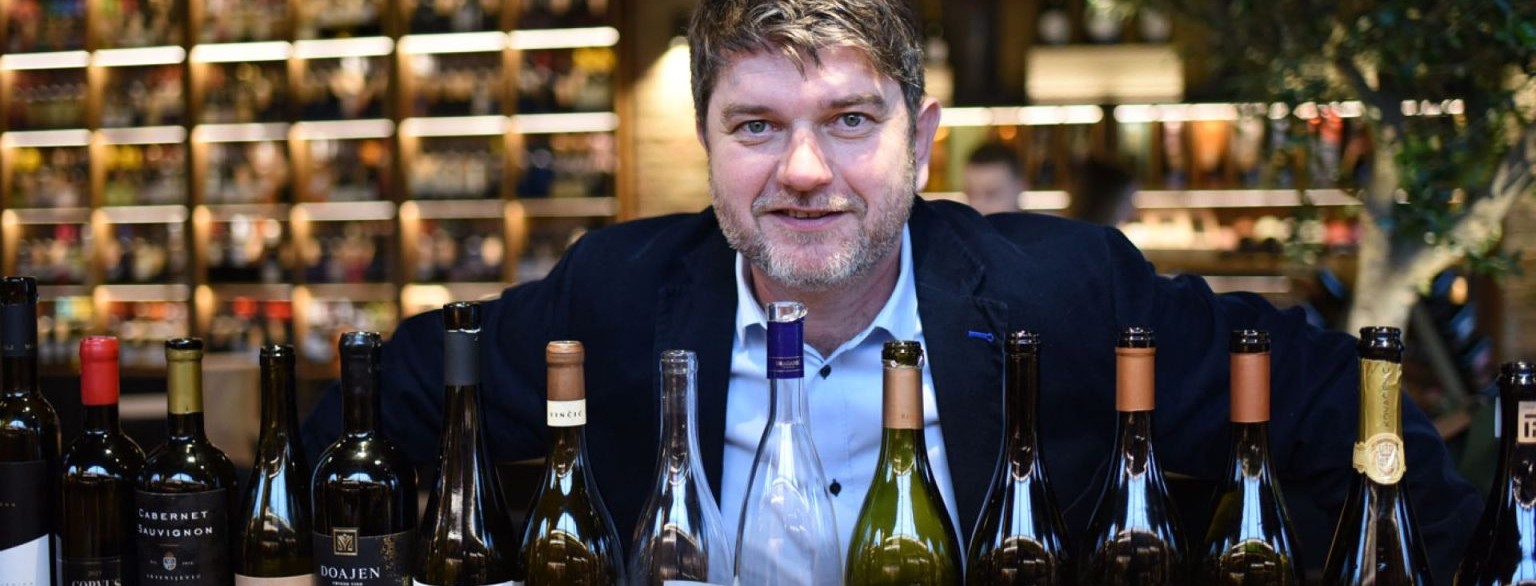 Tomo Jakopović ugledni je hrvatski sommelier i suosnivač Vinskoga kluba. Ova vina predlaže za 100 najboljih: