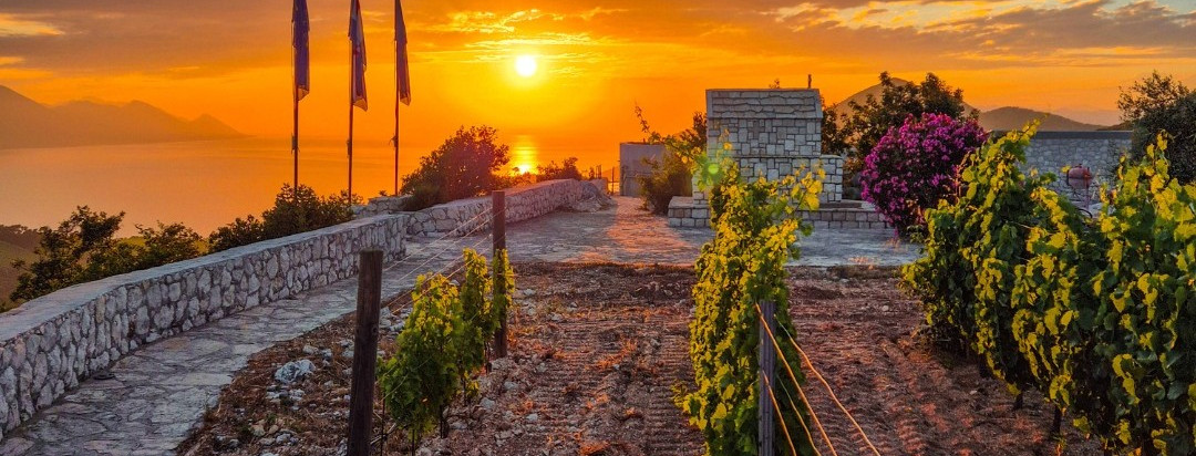 Sjećanja na ljeto (2)! Divan pogled na vinariju Rizman u Slivnom pokraj Komarne, a još ljepši iz nje. I fina vina...