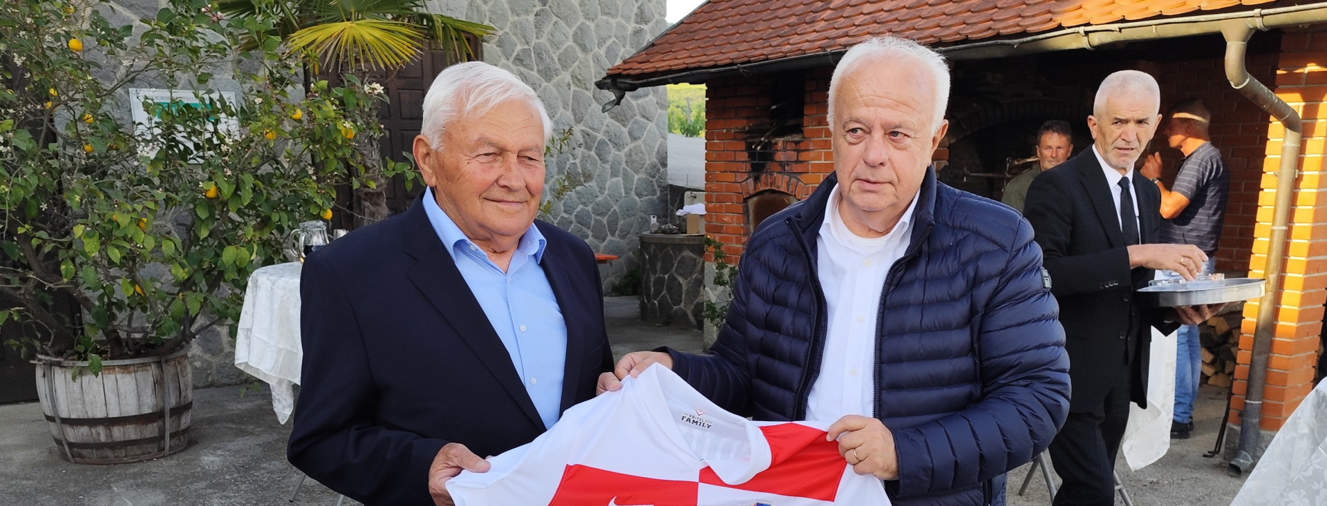 Ivan Enjingi proslavio 85. rođendan! Predstavio je novo Crno Venje od grožđa iz tri berbe