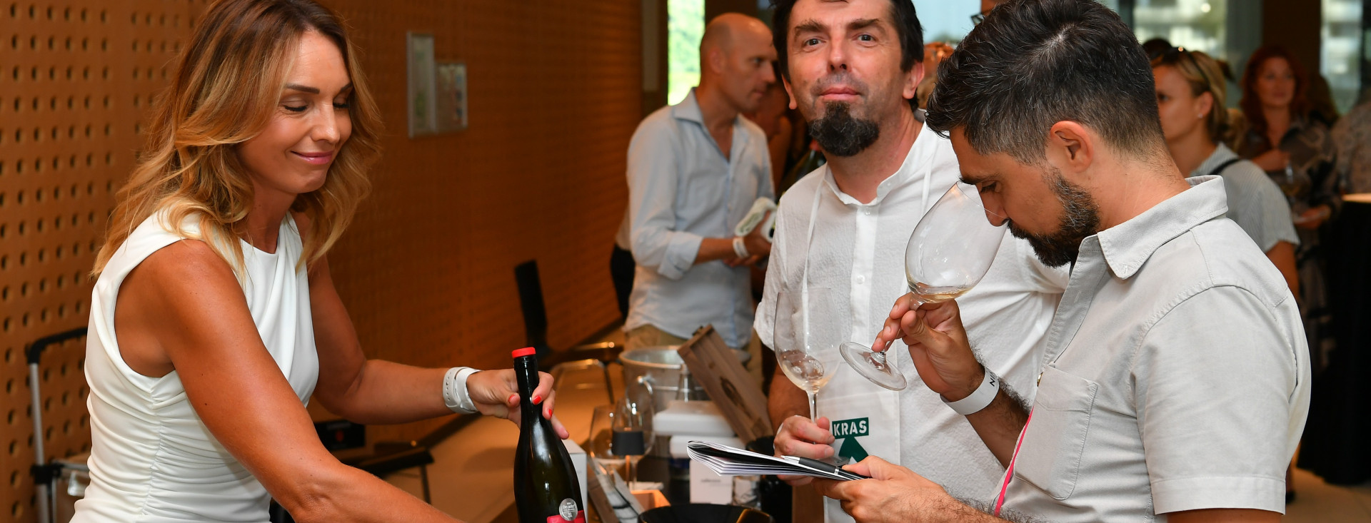 Dobitnici Decanterovih priznanja iz Slovenije, Srbije i Argentine u Brdu kod Kranja u četvrtak, 4. rujna