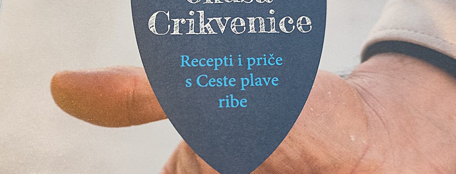 Knjiga Recepti i priče s Ceste plave ribe nije samo kuharica, nego i prelijepa priča o životu u Crikvenici nekad i sad